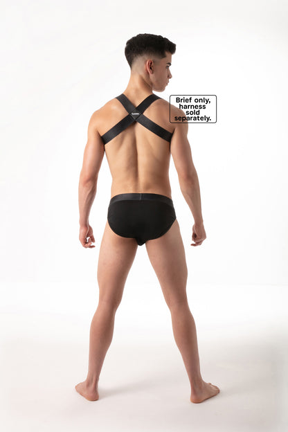 LEADER Essentials Brief Black