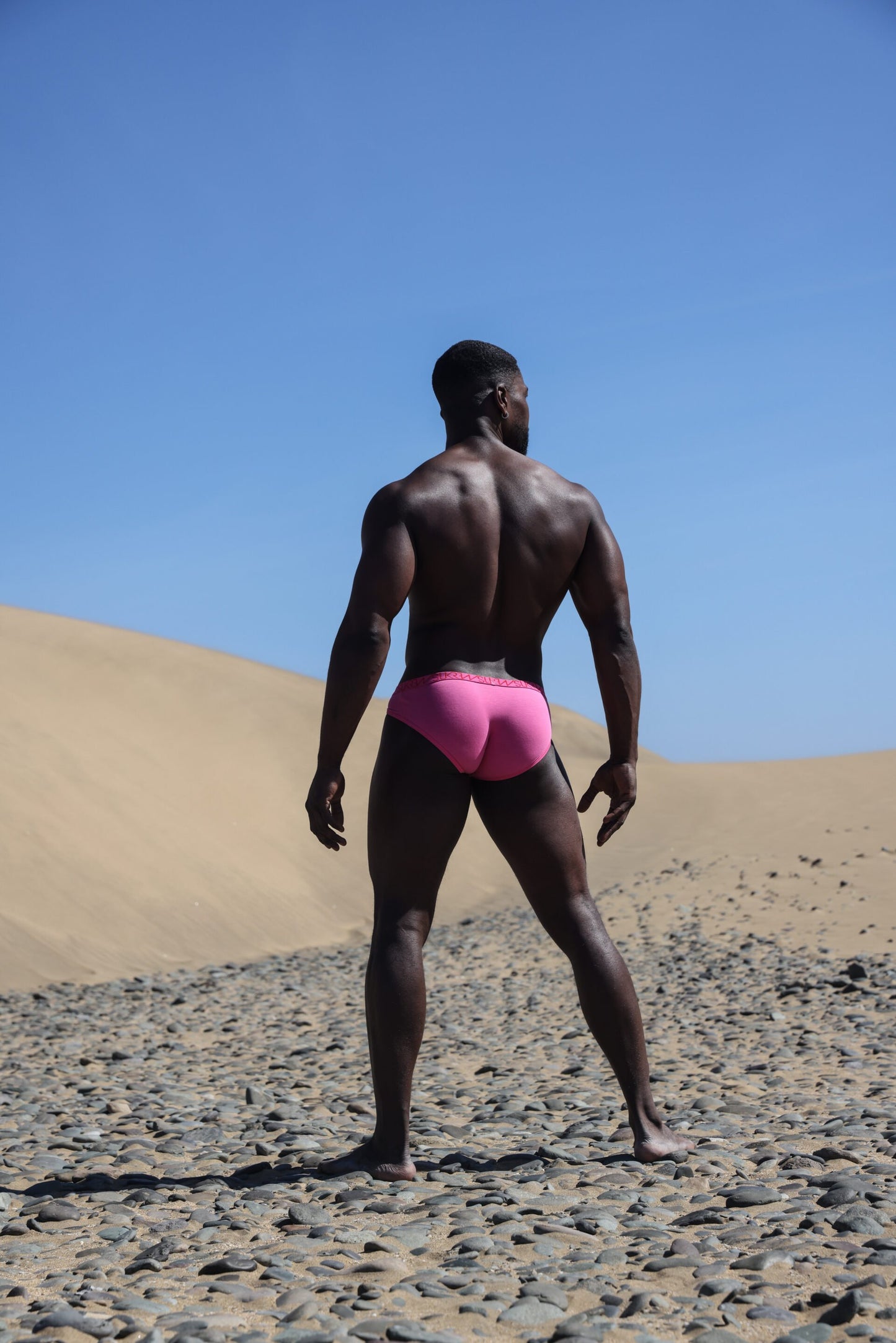 SUKREW Krótkie spodenki karnawałowe w kolorze różowym z niskim stanem